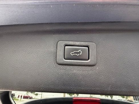 Used 2016 Subaru Outback 2.5i Limited AWD/4WD image 8