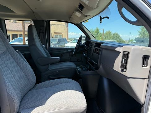 Used 2007 Chevrolet Express 1500 Passenger RWD image 20