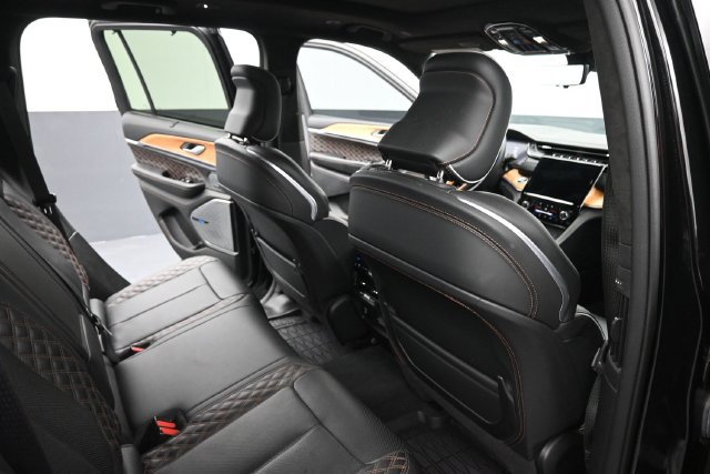 Used 2022 Jeep Grand Cherokee Summit AWD/4WD image 25
