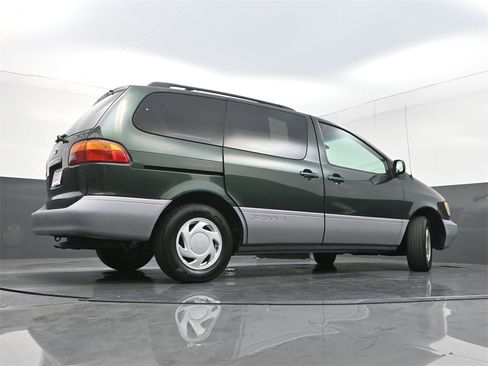 Used 2000 Toyota Sienna LE image 23