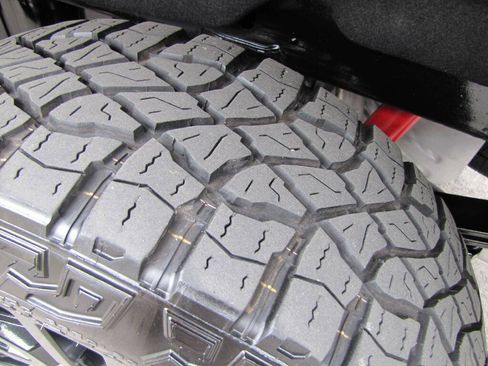 Used 2021 GMC Sierra 1500 AT4 image 30