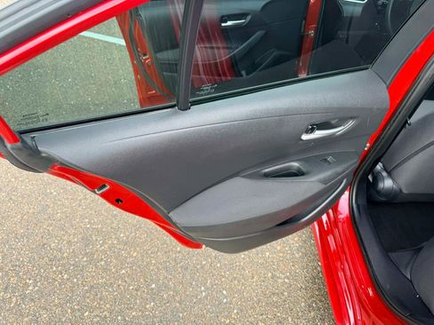 Used 2021 Toyota Corolla LE image 12