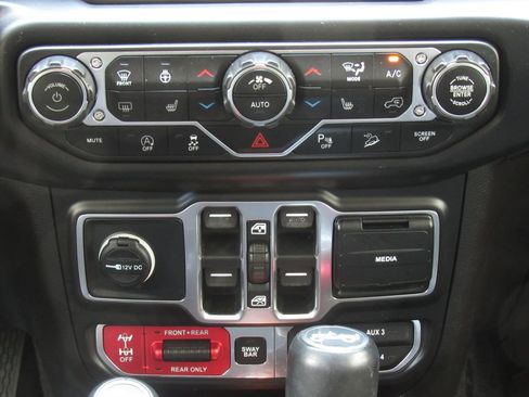 Used 2018 Jeep Wrangler Unlimited Rubicon AWD/4WD image 28