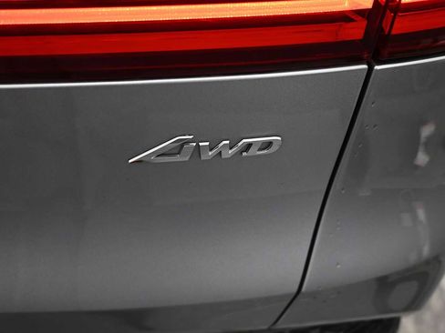 Used 2024 Genesis GV70 2.5T w/ Sport Prestige Package AWD/4WD image 28