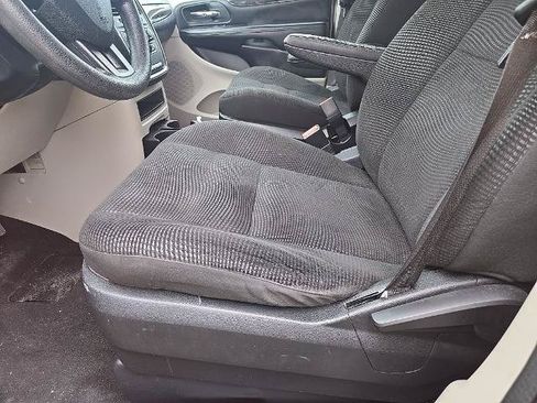 Used 2020 Dodge Grand Caravan SE w/ UConnect Hands-Free Group FWD image 5