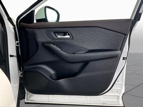 Certified 2023 Nissan Rogue SV FWD image 22