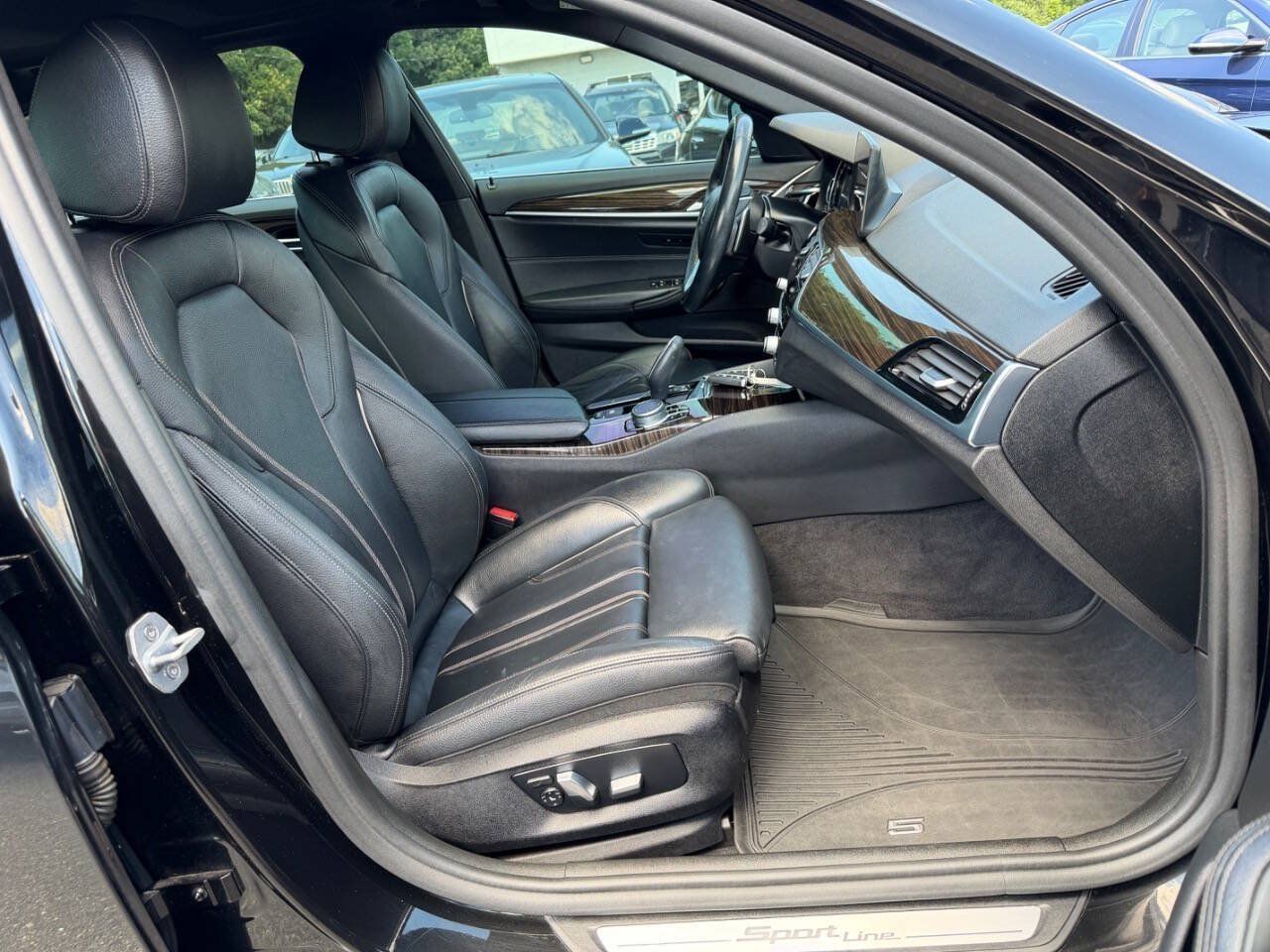 Used 2019 BMW 530i w/ Convenience Package RWD image 13