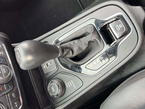 Used 2019 Jeep Cherokee Limited image 20