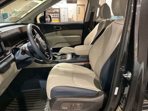 New 2026 Kia Carnival EX FWD image 8