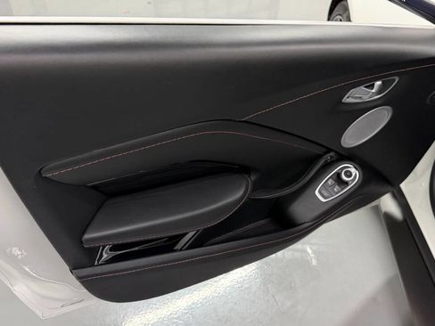 Used 2019 Aston Martin V8 Vantage Coupe image 38