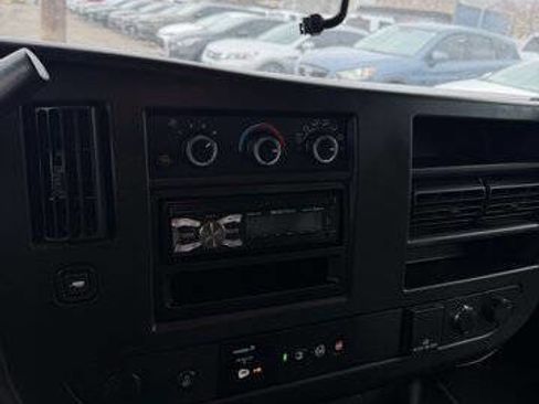 Used 2019 Chevrolet Express 3500 w/ Driver Convenience Package image 14