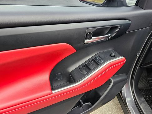 Used 2021 Toyota Highlander XSE image 20