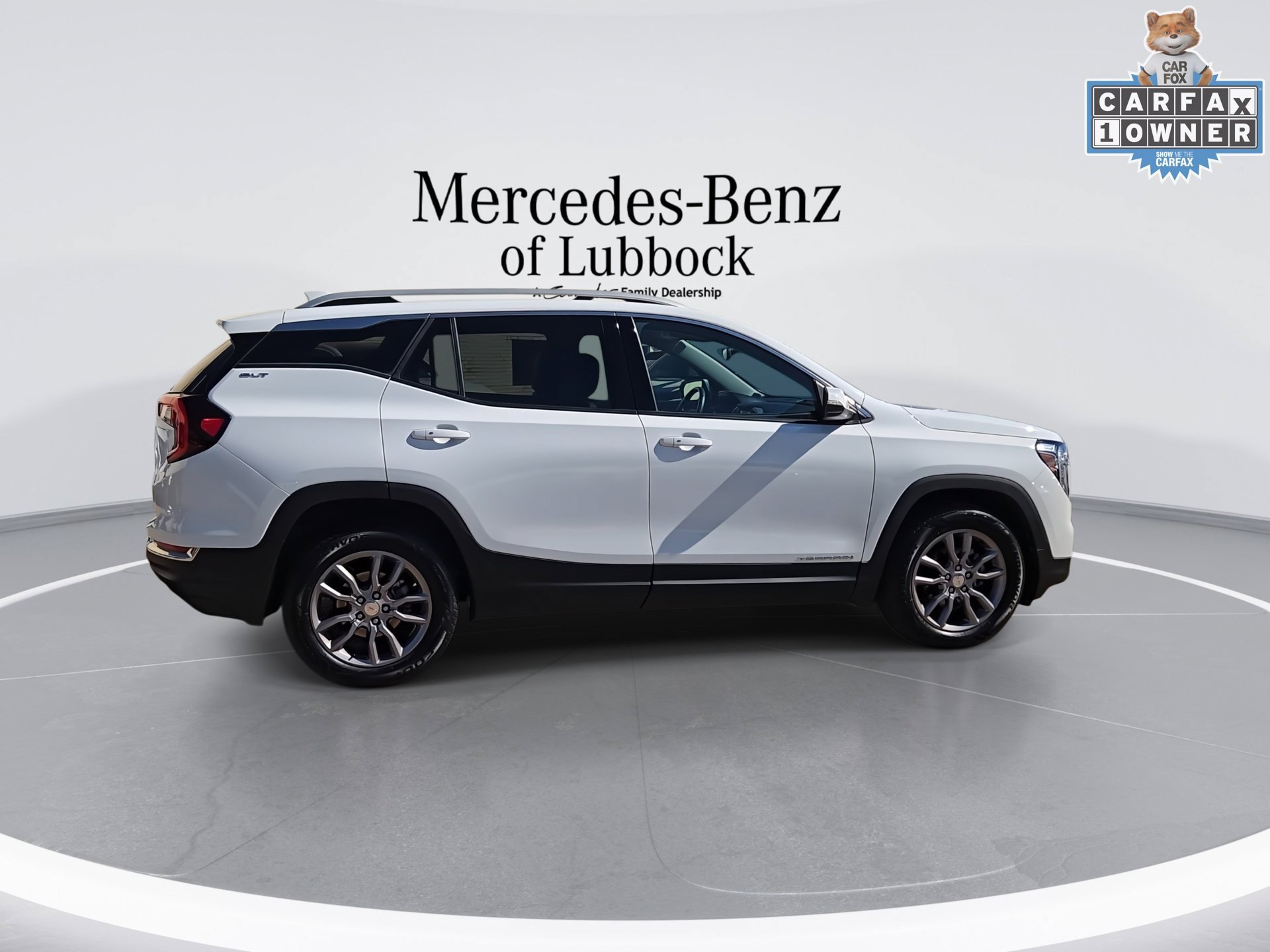 Used 2024 GMC Terrain SLT AWD/4WD image 9