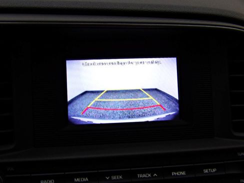 Used 2019 Hyundai Elantra SE FWD image 16