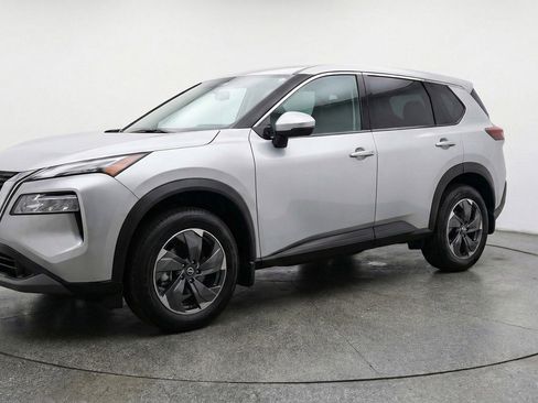 Used 2025 Nissan Rogue SV FWD image 3