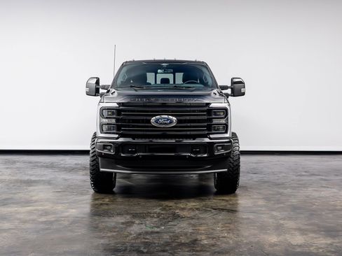 Used 2025 Ford F250 Platinum w/ FX4 Off-Road Package AWD/4WD image 2