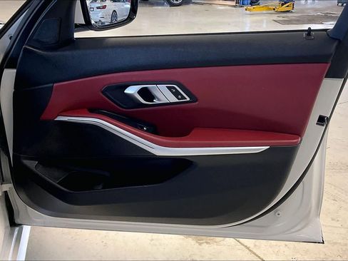 Used 2023 BMW 330i Sedan w/ Premium Package image 22