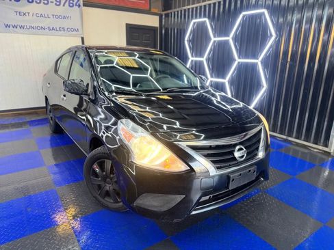 Used 2016 Nissan Versa SV image 4