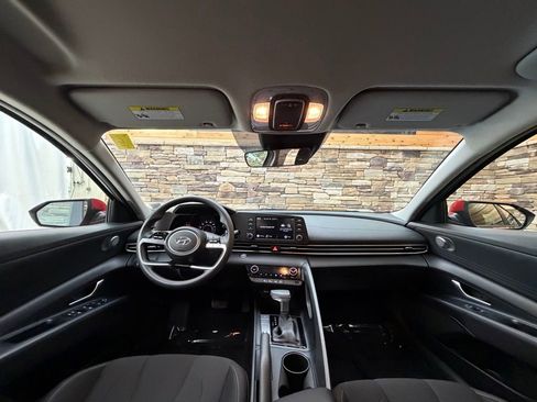 Certified 2023 Hyundai Elantra SEL w/ Preferred Accessory Package image 15