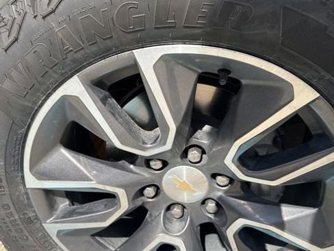 Used 2019 Chevrolet Silverado 1500 LT w/ Texas Edition image 28