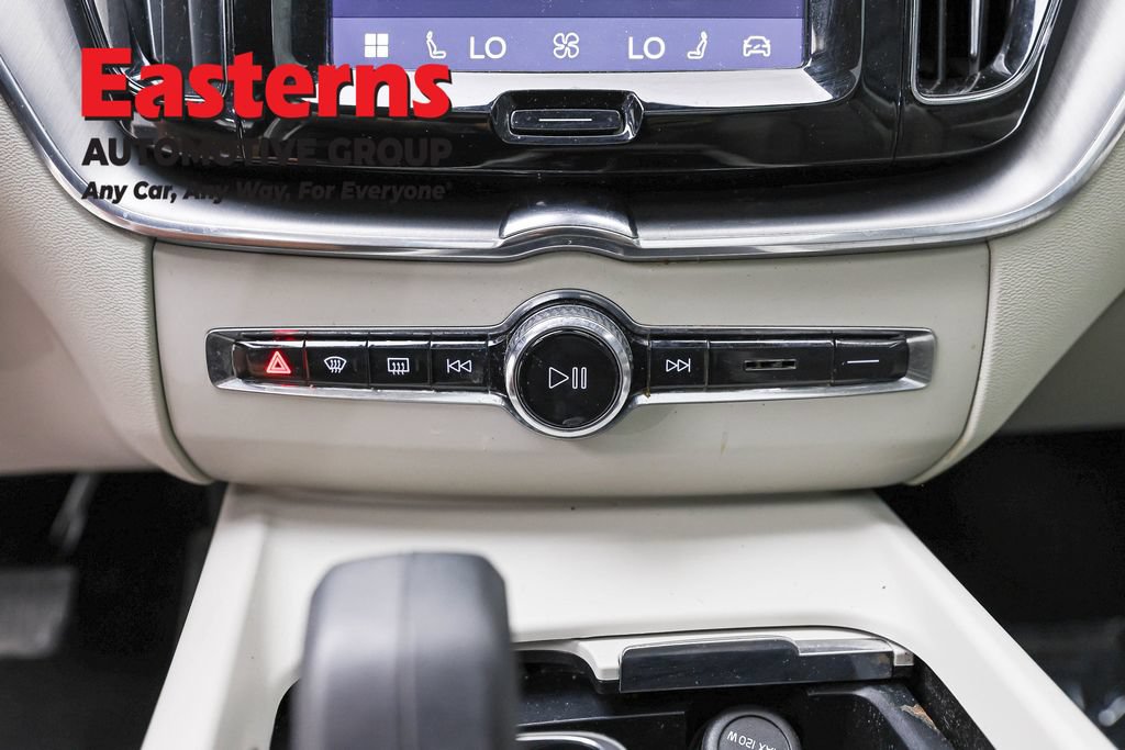 Used 2022 Volvo XC60 B5 Momentum AWD/4WD image 20