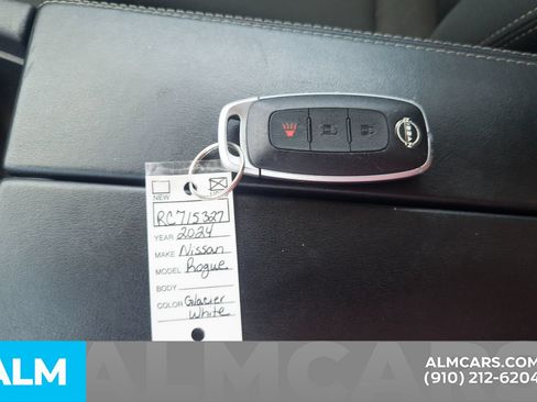 Used 2024 Nissan Rogue S FWD image 15
