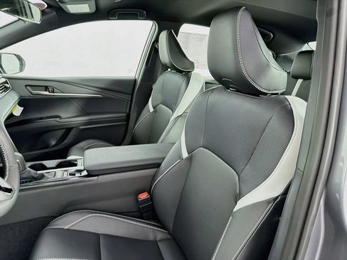 New 2026 Toyota Camry SE FWD image 32