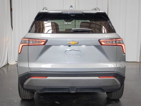Used 2025 Chevrolet Equinox LT w/ Convenience Package II FWD image 3