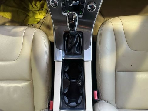 Used 2015 Volvo V60 T5 Premier image 18