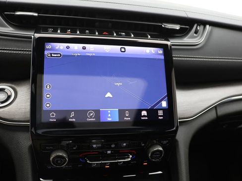 Used 2023 Jeep Grand Cherokee Overland w/ Luxury Tech Group IV image 24