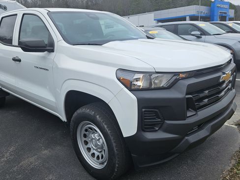 Used 2023 Chevrolet Colorado W/T image 4