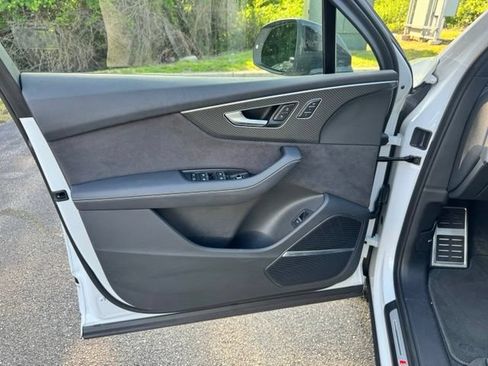 Certified 2025 Audi SQ7 Prestige AWD/4WD image 21