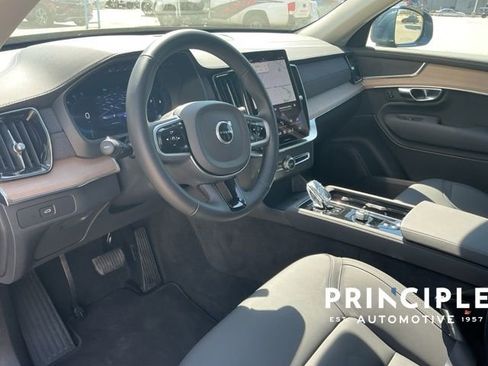Certified 2025 Volvo XC90 B5 Plus image 26