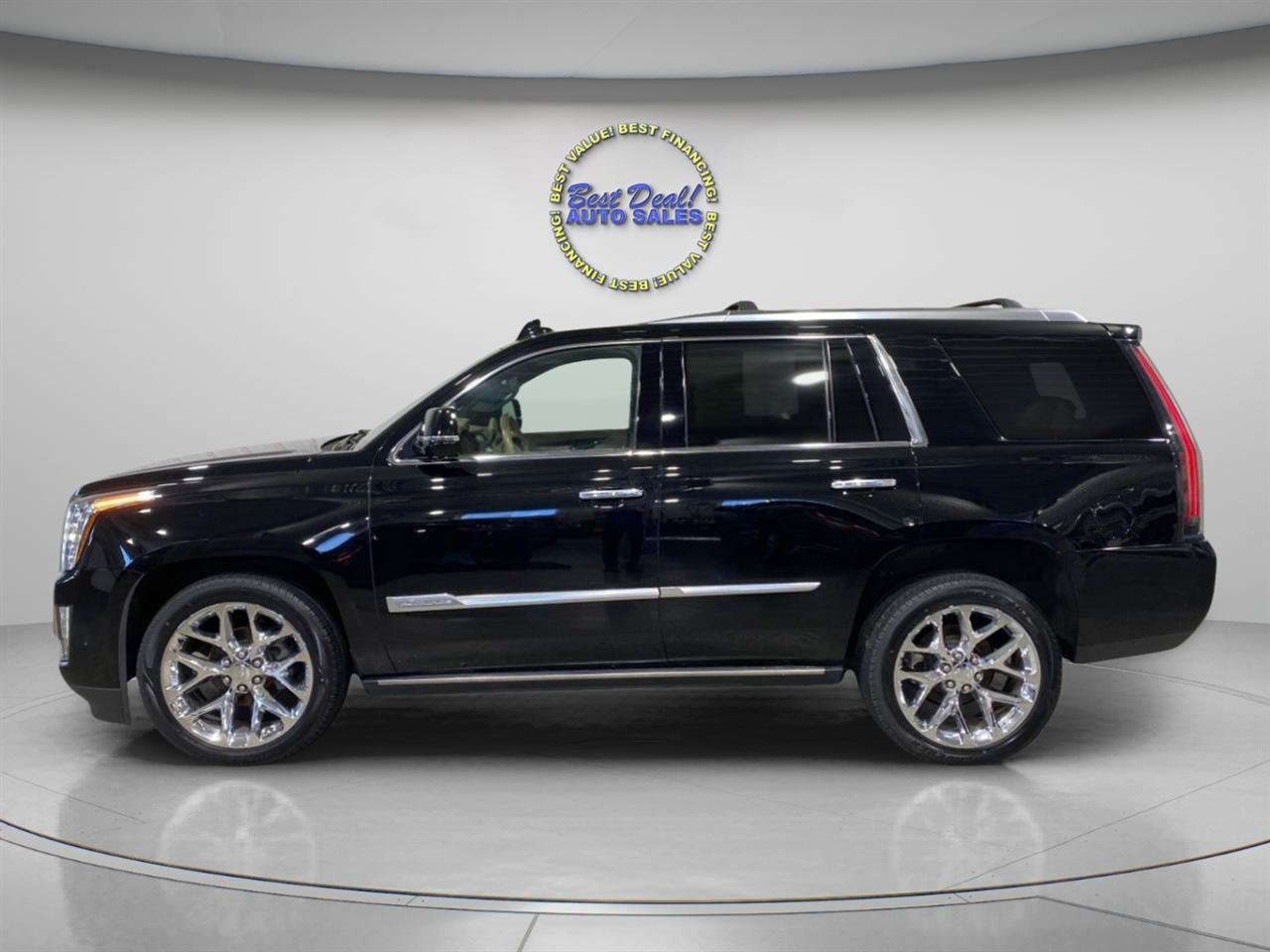Used 2018 Cadillac Escalade Platinum AWD/4WD image 2