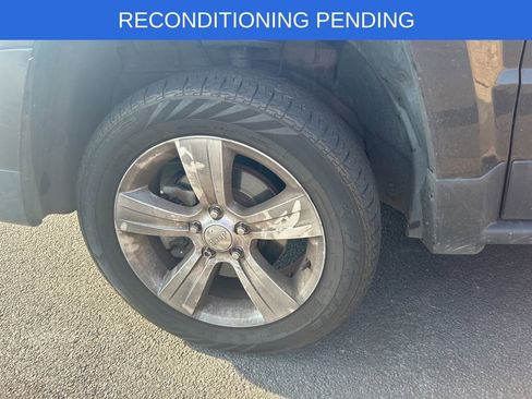 Used 2014 Jeep Patriot Latitude AWD/4WD image 7
