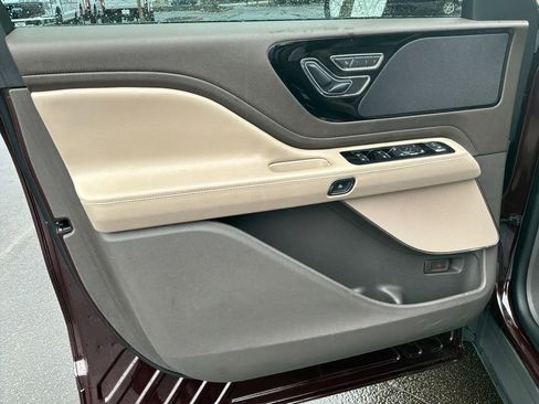 Used 2024 Lincoln Aviator Premiere image 17