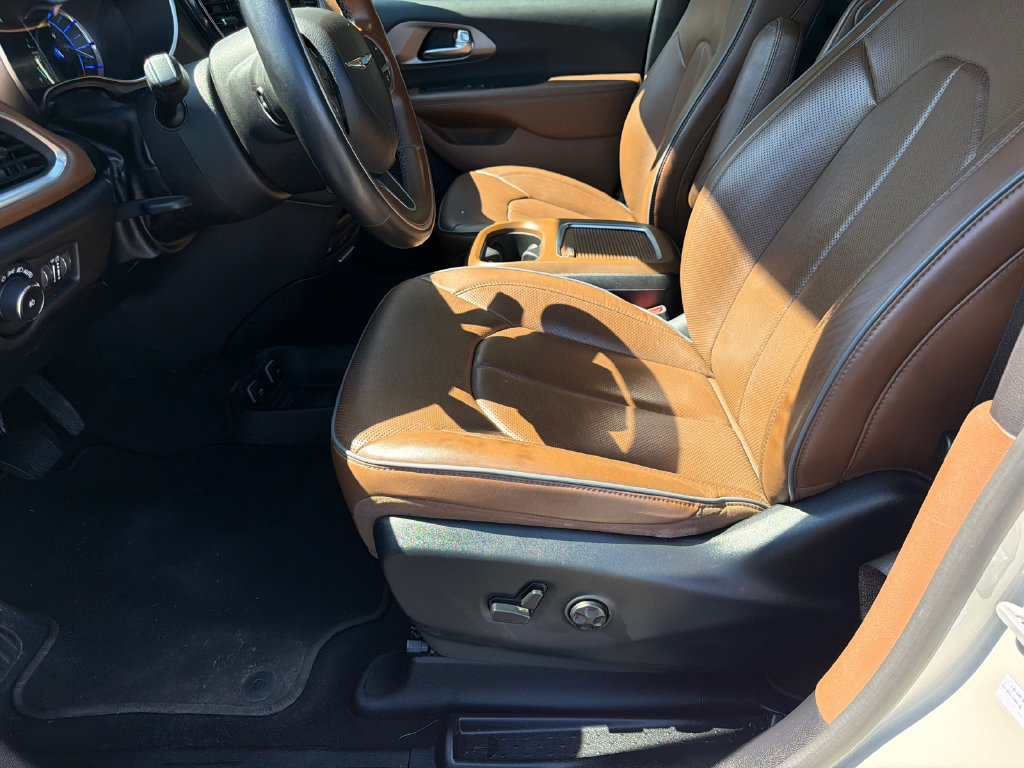Used 2020 Chrysler Pacifica Limited w/ Advanced Safetytec Group FWD image 11