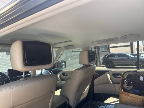 Used 2022 Nissan Armada Platinum w/ Captain's Chairs Package RWD image 7