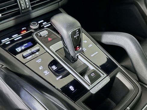 Used 2023 Porsche Cayenne AWD/4WD image 17