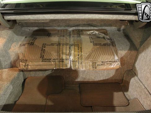 Used 2003 Lincoln Town Car Executive image 21