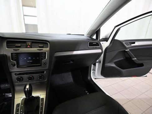 Used 2017 Volkswagen Golf S image 26