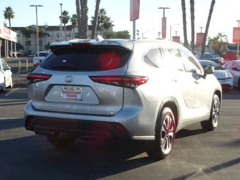 Certified 2022 Toyota Highlander XLE image 12