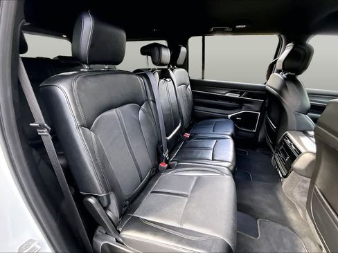 Used 2024 Jeep Wagoneer Series II w/ Flexible Seating Group AWD/4WD image 20