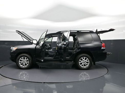 Used 2016 Toyota Land Cruiser image 49