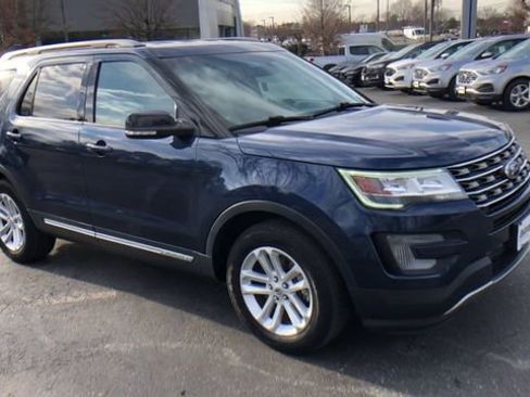 Used 2016 Ford Explorer XLT w/ Equipment Group 201A image 2