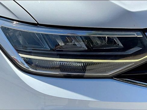 Used 2022 Volkswagen Tiguan SE R-Line FWD image 29