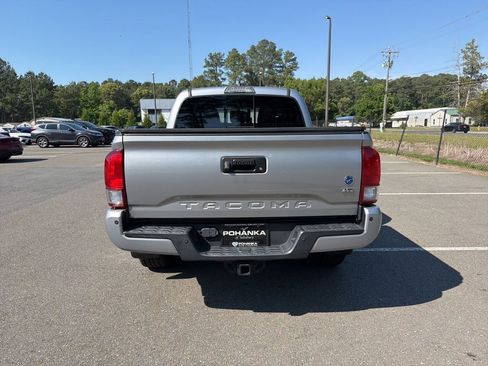 Used 2017 Toyota Tacoma TRD Sport w/ Premium & Technology Package AWD/4WD image 6