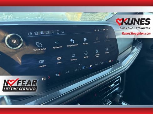 Used 2025 Chevrolet Suburban RST image 11