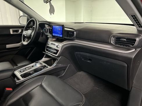 Used 2023 Ford Explorer XLT w/ Equipment Group 202A AWD/4WD image 28