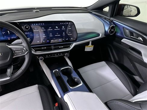 New 2026 Chevrolet Equinox EV LT image 35